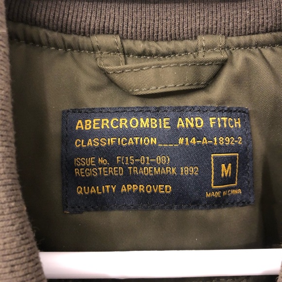 Hardly worn bomber style jacket. Great olive colour. - Picture 3 of 3